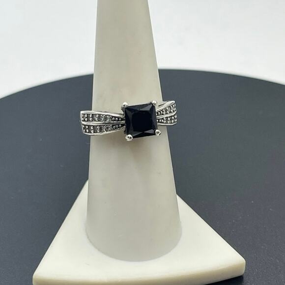 Sterling Silver 925 Square Prong 7mm Black Onyx Stone Marcasites Ring Size 7.5 - Picture 1 of 9